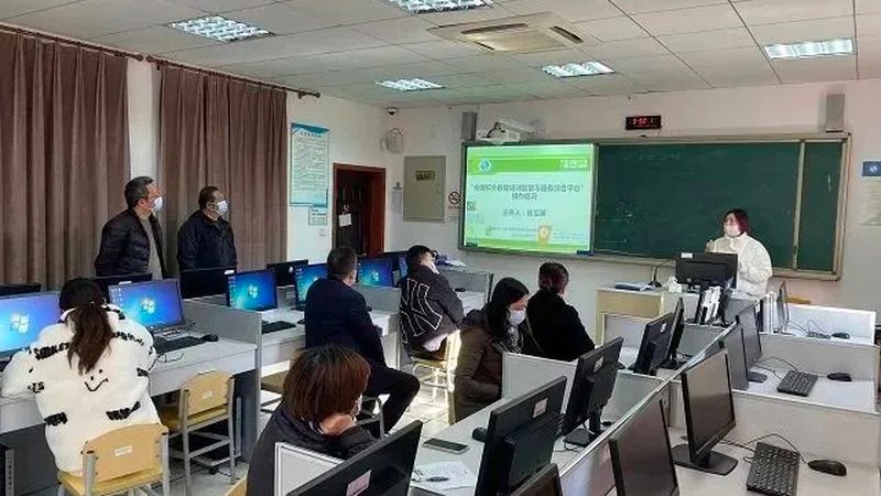 小标题：加盟职业培训，先了解行业背景