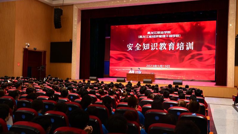 优质的内容是吸引和留住用户的关键。在课程内容上，应注重以下几点：