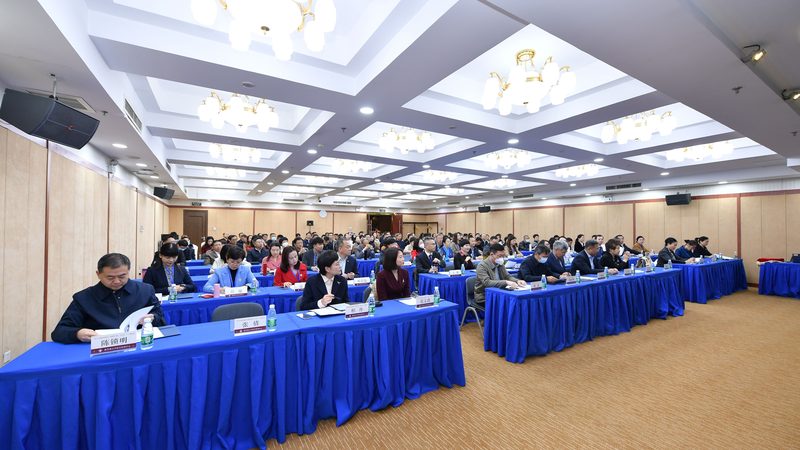 线下课程则具有以下特点：