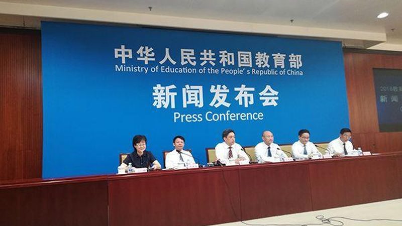 然而，学历教育也存在一定的局限性：